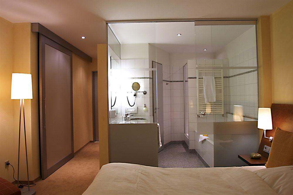Wellings Romantik Hotel Zur Linde โมเออร์ส ภายนอก รูปภาพ