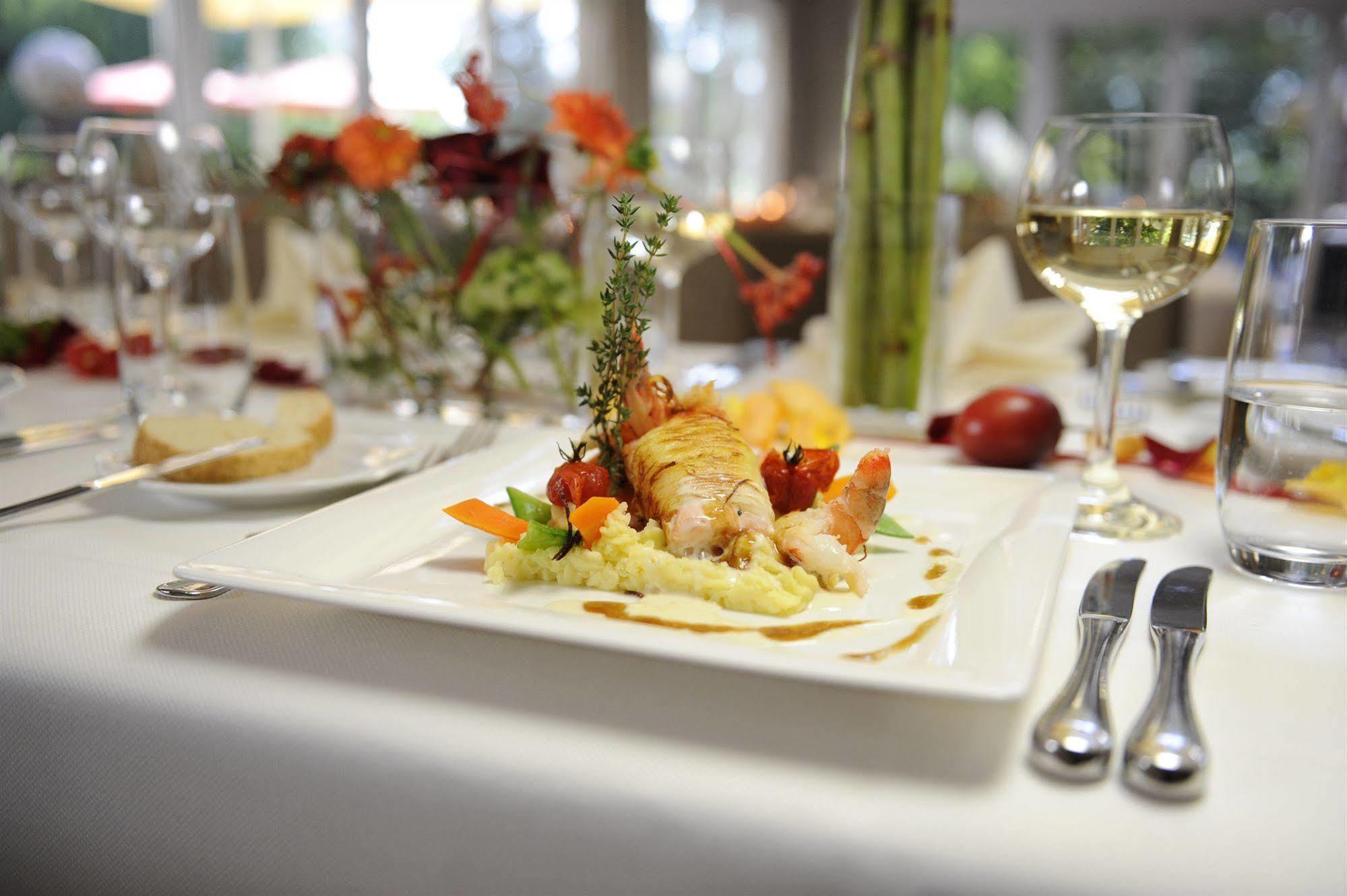 Wellings Romantik Hotel Zur Linde โมเออร์ส ภายนอก รูปภาพ