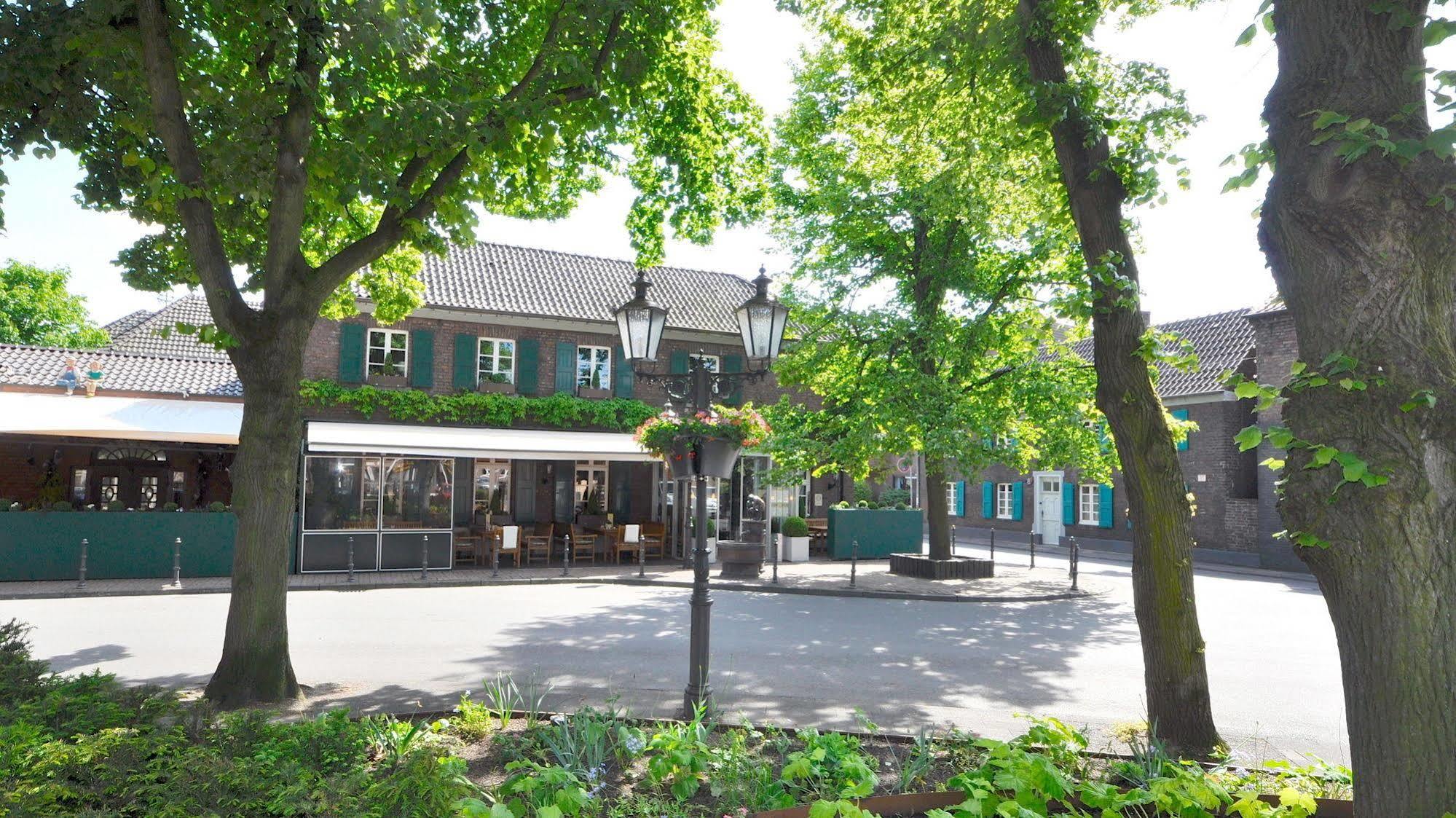 Wellings Romantik Hotel Zur Linde โมเออร์ส ภายนอก รูปภาพ