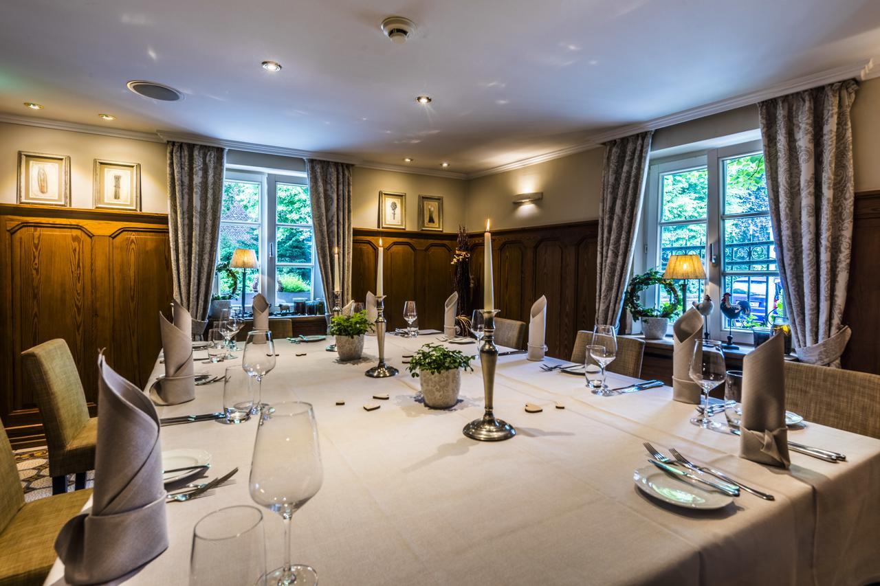Wellings Romantik Hotel Zur Linde โมเออร์ส ภายนอก รูปภาพ