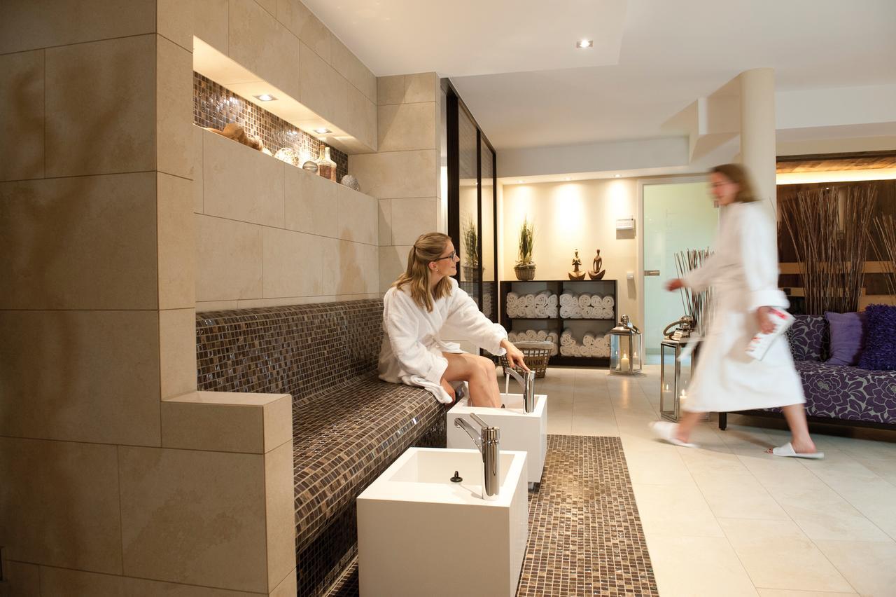 Wellings Romantik Hotel Zur Linde โมเออร์ส ภายนอก รูปภาพ