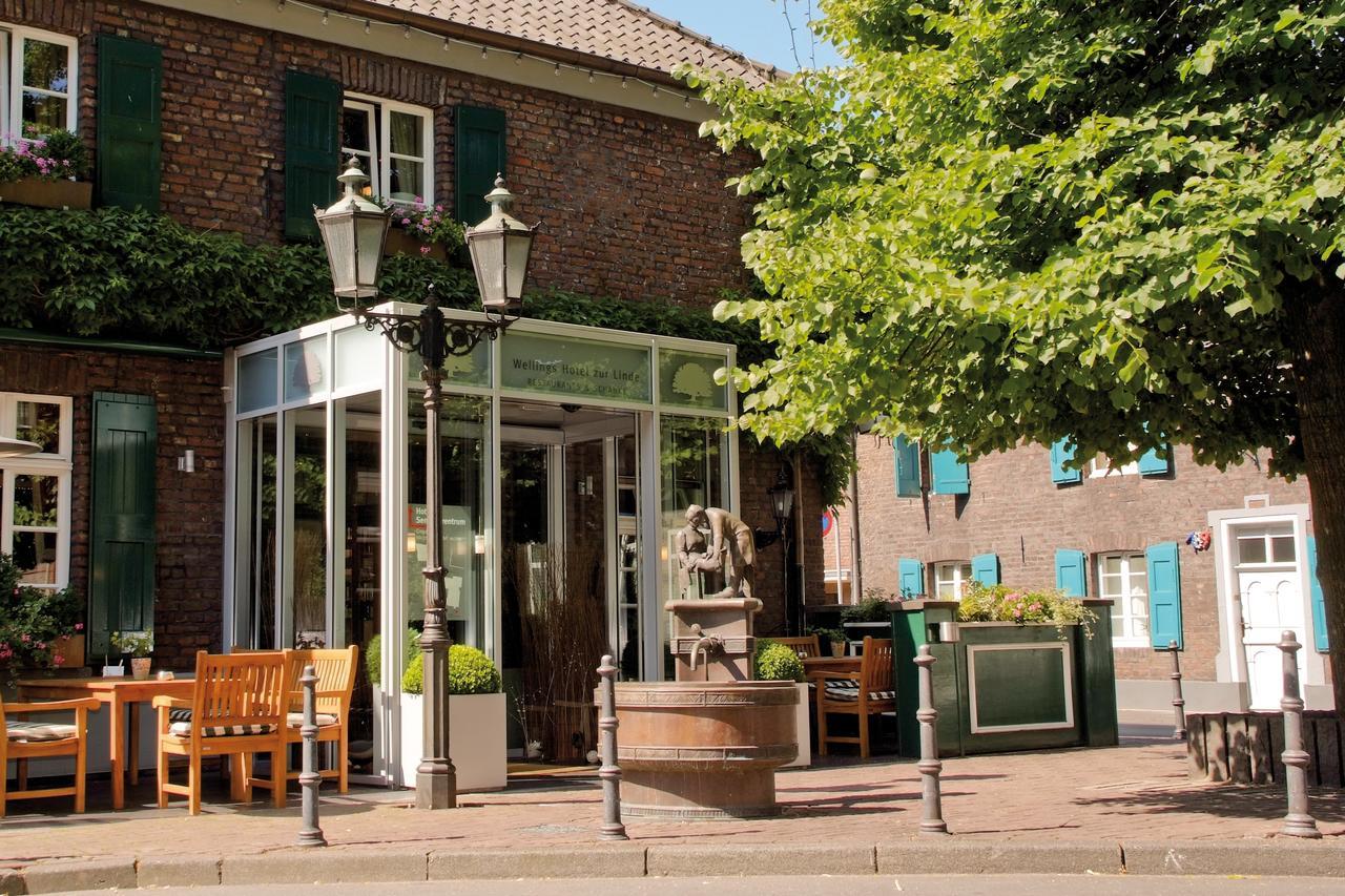 Wellings Romantik Hotel Zur Linde โมเออร์ส ภายนอก รูปภาพ