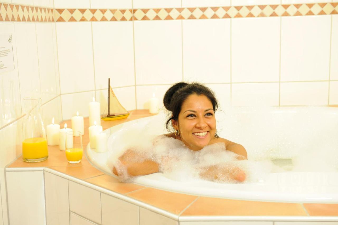 Wellings Romantik Hotel Zur Linde โมเออร์ส ภายนอก รูปภาพ