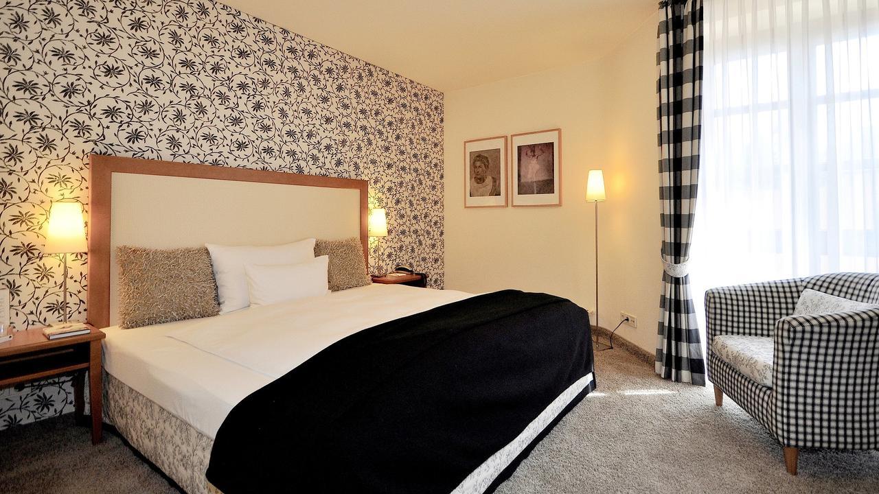 Wellings Romantik Hotel Zur Linde โมเออร์ส ภายนอก รูปภาพ
