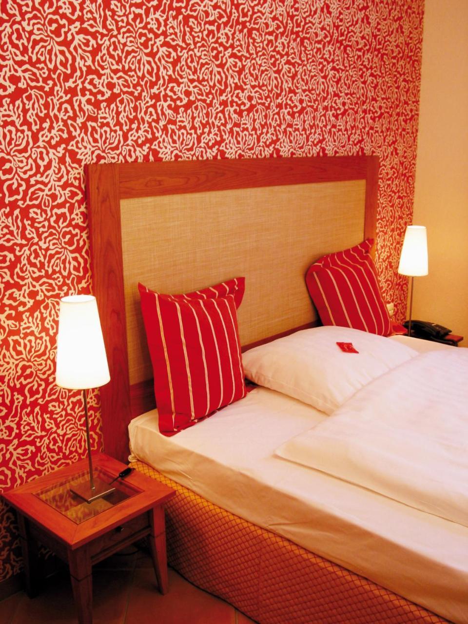 Wellings Romantik Hotel Zur Linde โมเออร์ส ภายนอก รูปภาพ